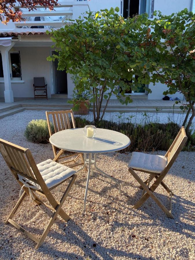 Appartement Rez De Villa Proche Port Et Plages De Sanary 外观 照片